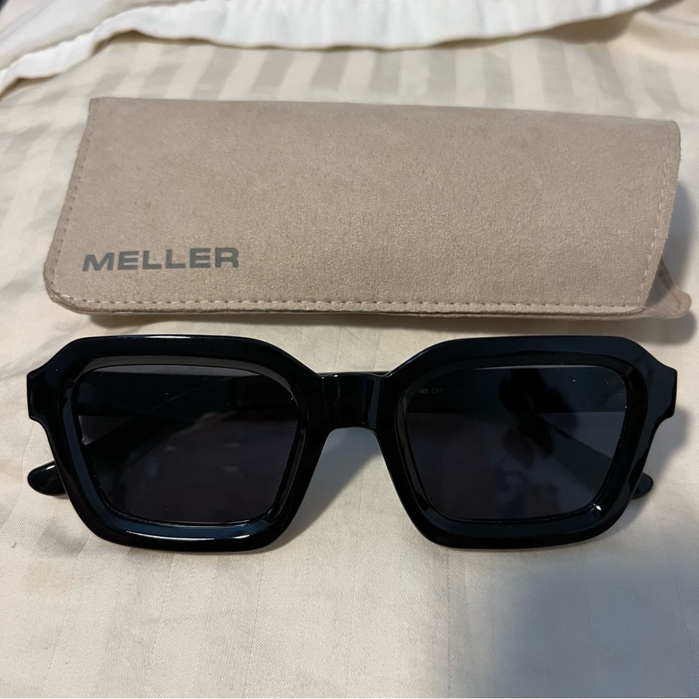 BNIB Meller Nayah All Black sunglasses